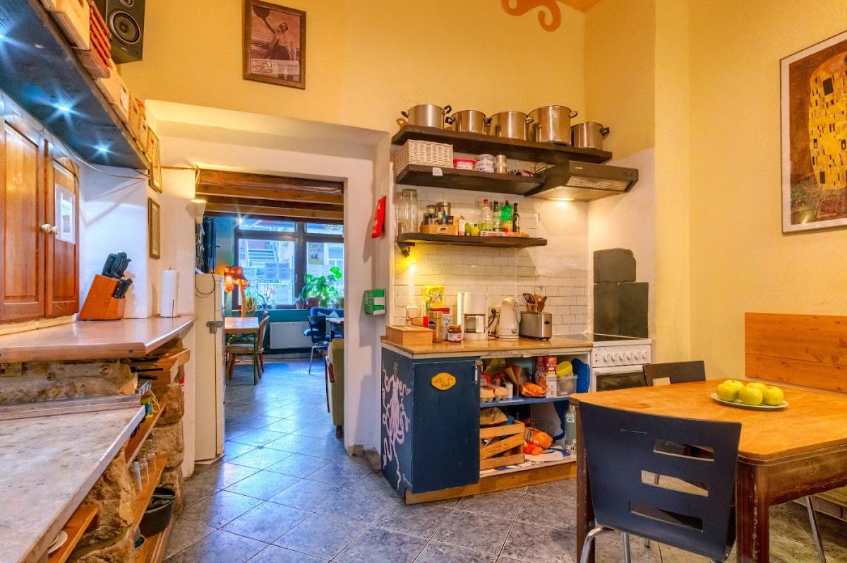Lollis Homestay Hostel
