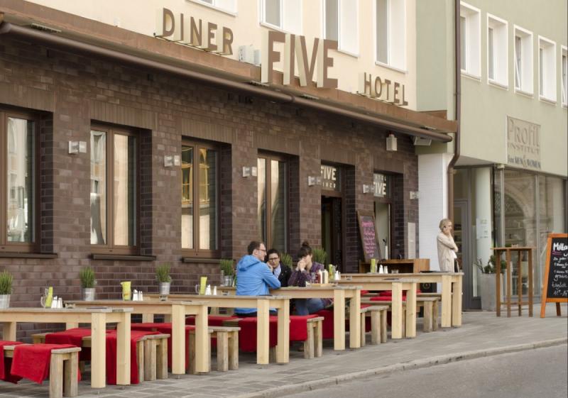 Hotel FIVE